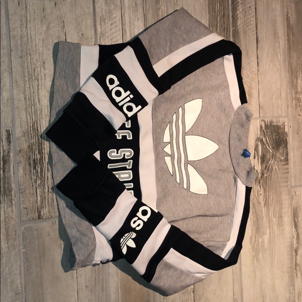 Cropped Adidas Crewneck